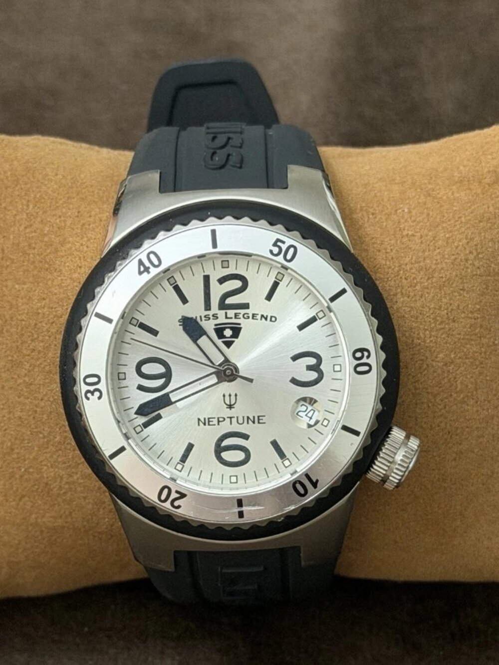 Swiss Legend Neptune Quartz Analog Diver Watch Silver Dial Black Rubber Date